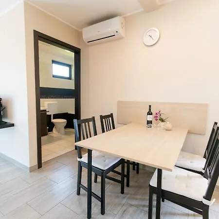 Dunazug Apartmanhaz Apartment Domos Exterior photo