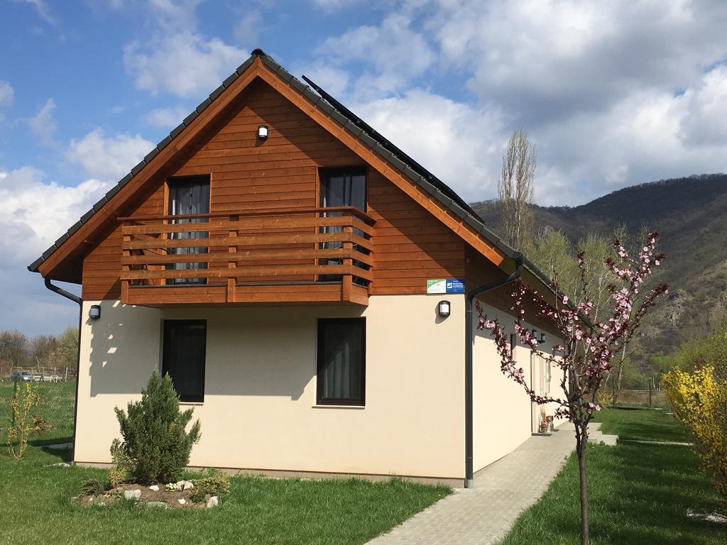 Dunazug Apartmanhaz Domos