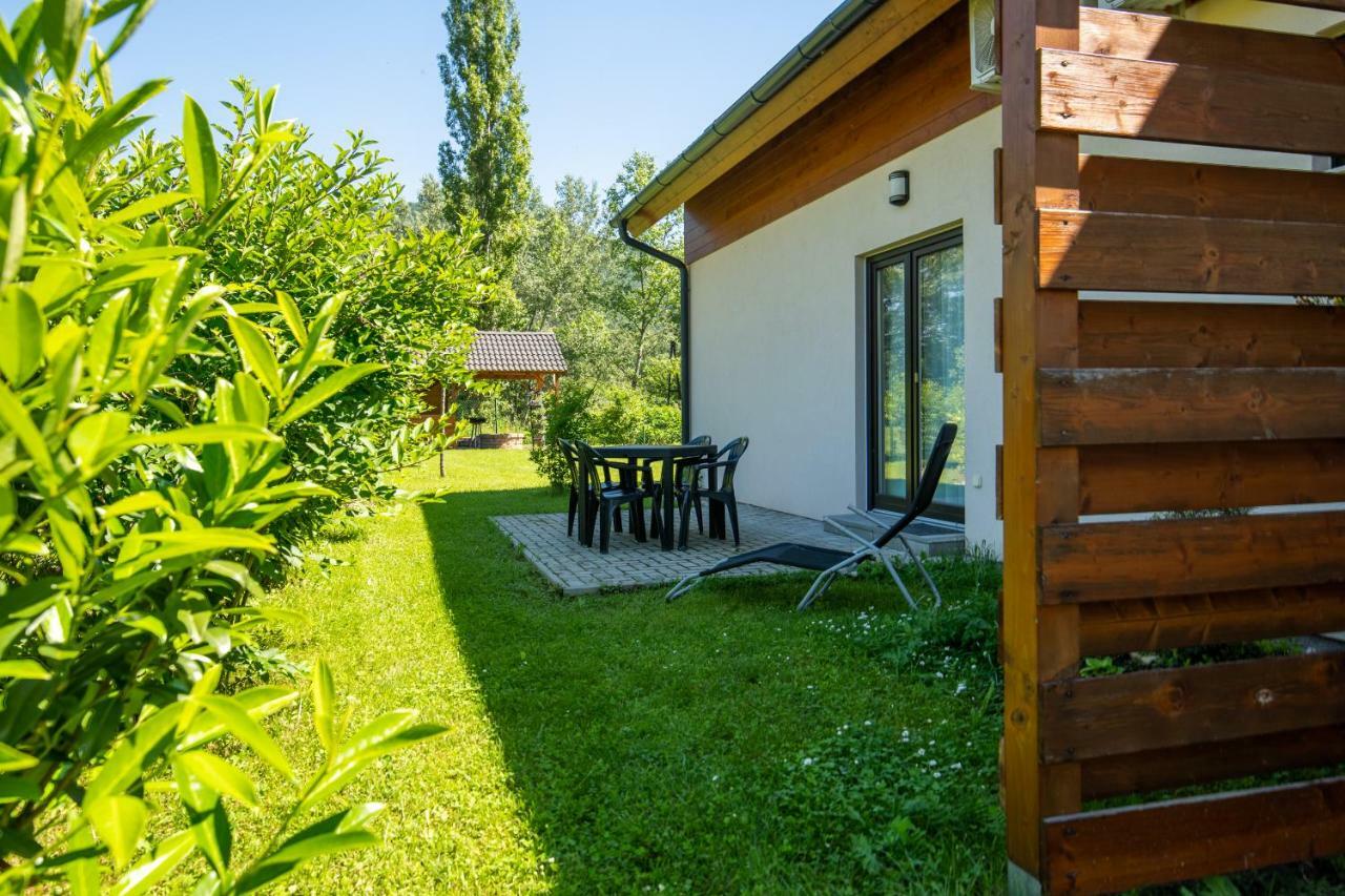 Dunazug Apartmanhaz Domos